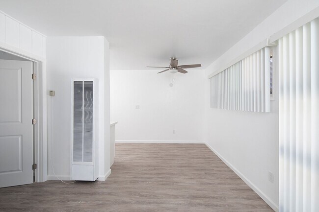 Building Photo - Beautiful1 Bedroom Near SDSU with Onsite Laundry!