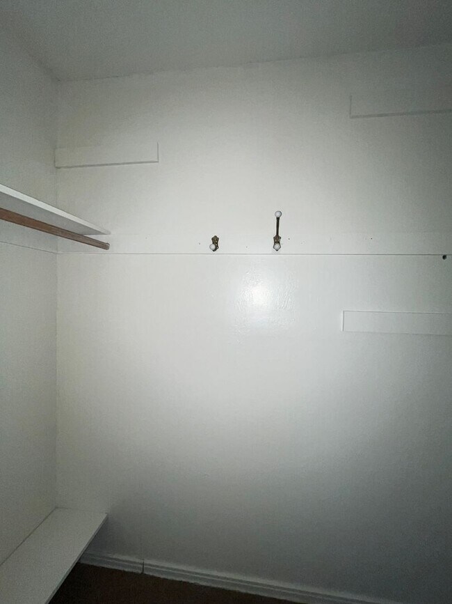 Building Photo - 1504