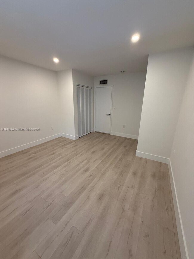 Building Photo - 1150 Madruga Ave