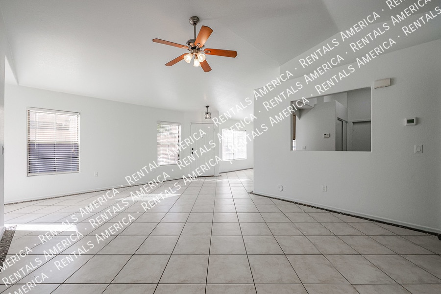 Building Photo - 12731 W Sharon Dr