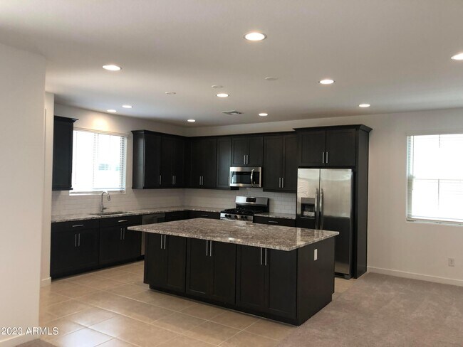 Building Photo - 2511 E Pelican Dr