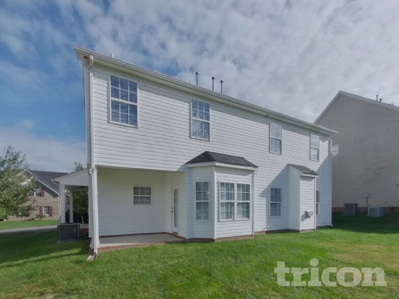 Building Photo - 2625 Sierra Chase Dr