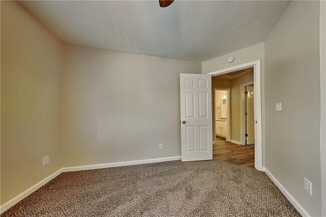 Building Photo - 204 Leighs Grove Ct