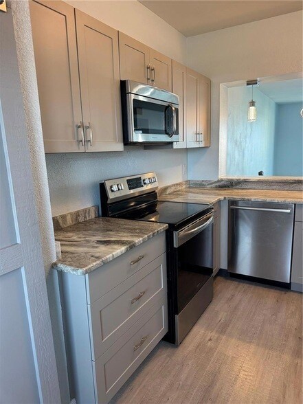 Building Photo - 7902 Sailboat Key Blvd S