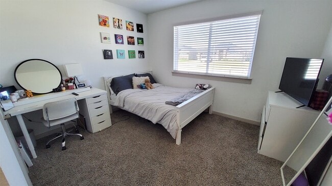 Building Photo - 4011 Itzle Is Ct