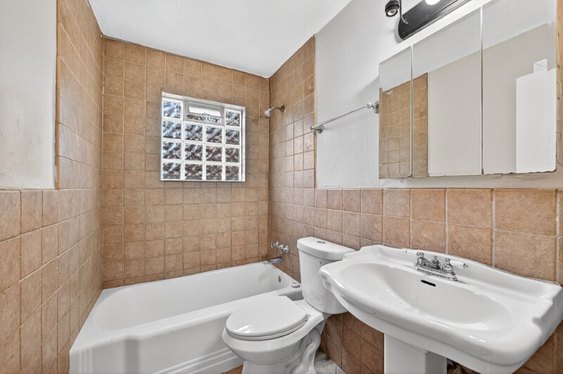 Building Photo - 3653 Eminence Blvd