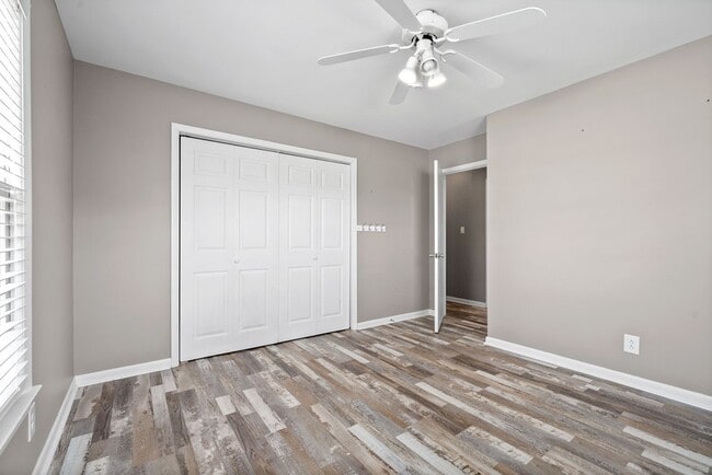 Building Photo - 329 Donna Dr