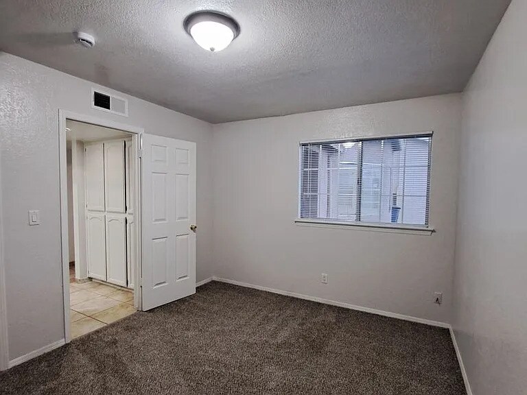 Building Photo - 4109 W Cornell Ave