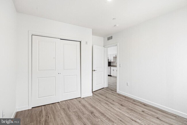 Building Photo - 915 N Broad St