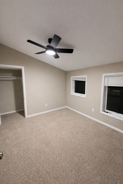 Building Photo - 629 Oak St SE