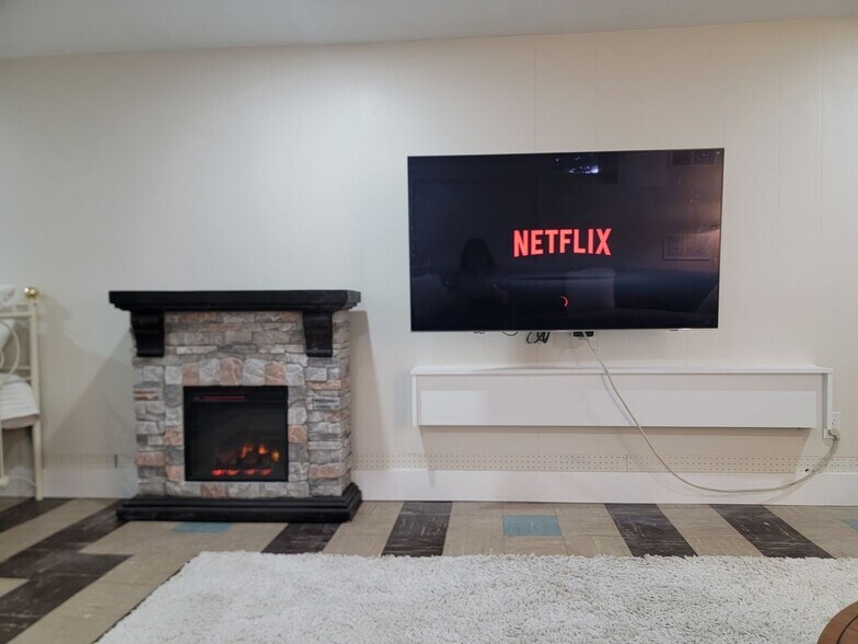 Building Photo - 46 Gilbert St