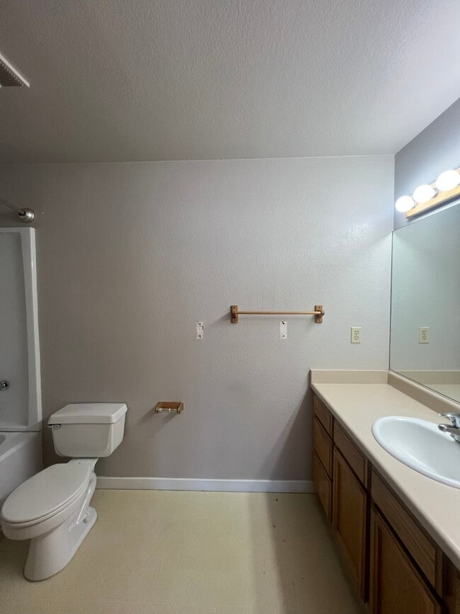 Building Photo - 3364 Treehaven Dr