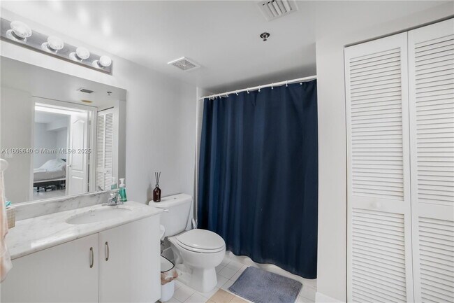 Building Photo - 1200 Brickell Bay Dr