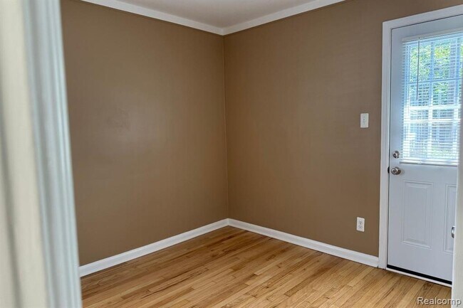 Building Photo - 128 Girard Ave