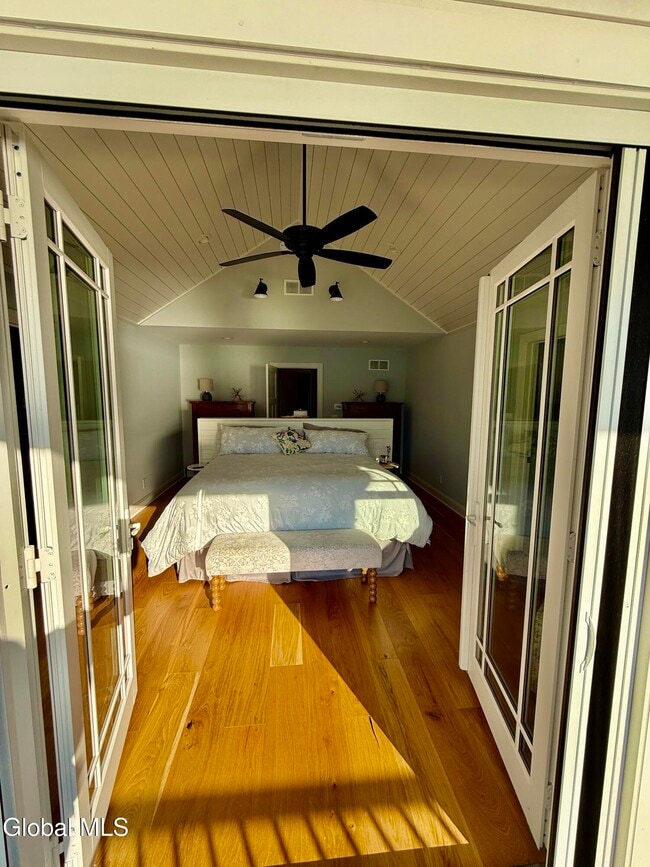 Building Photo - 16 Newton St