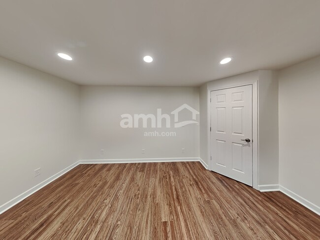 Building Photo - 836 Orwell St