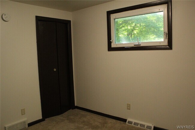 Building Photo - 111 Sunshine Dr