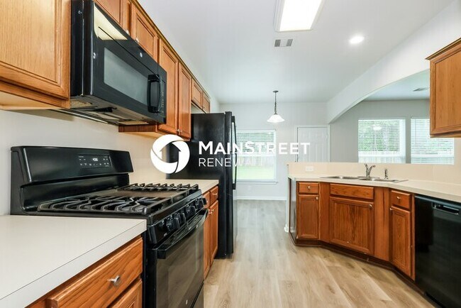 Building Photo - 5 Bedroom Pet-Friendly Home in Conroe, TX with Main Street Renewal