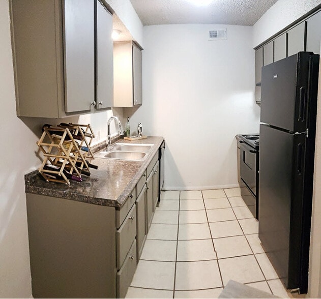 Building Photo - 3901 S Garnett Rd