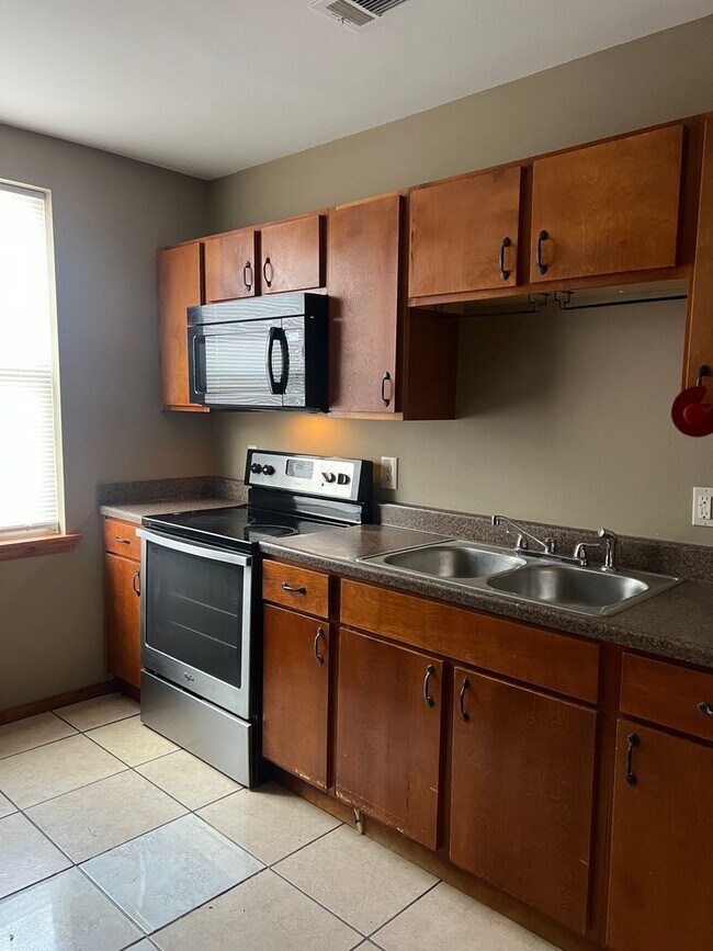 Building Photo - Eagle Duplex