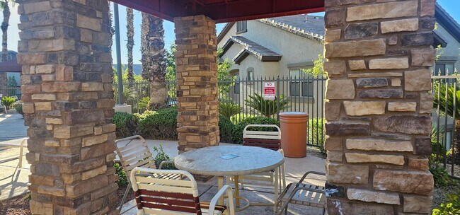 Building Photo - 8250 N Grand Canyon Dr