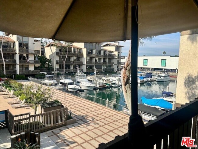 Building Photo - 7217 Marina Pacifica Dr S