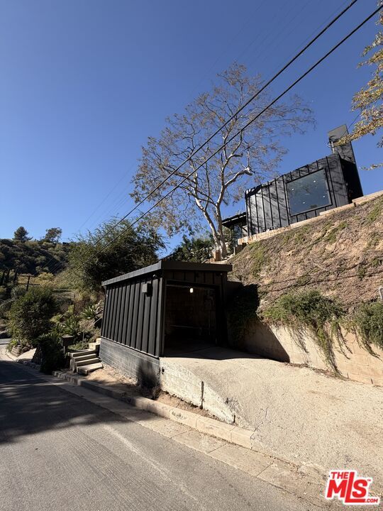 Primary Photo - 4517 Cleland Ave