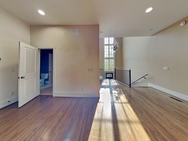 Building Photo - 2081 Eagle Ridge Dr