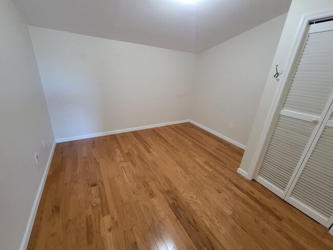 Building Photo - 4061 Shady View Ln