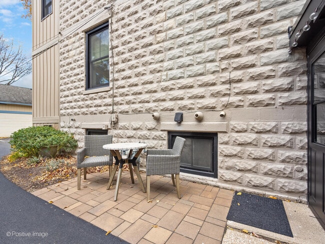 Building Photo - 34 N Waiola Ave