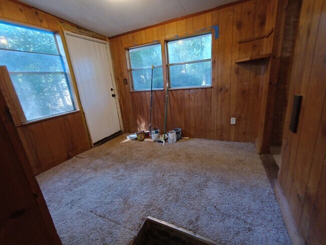 Building Photo - Half off first month rent move in special