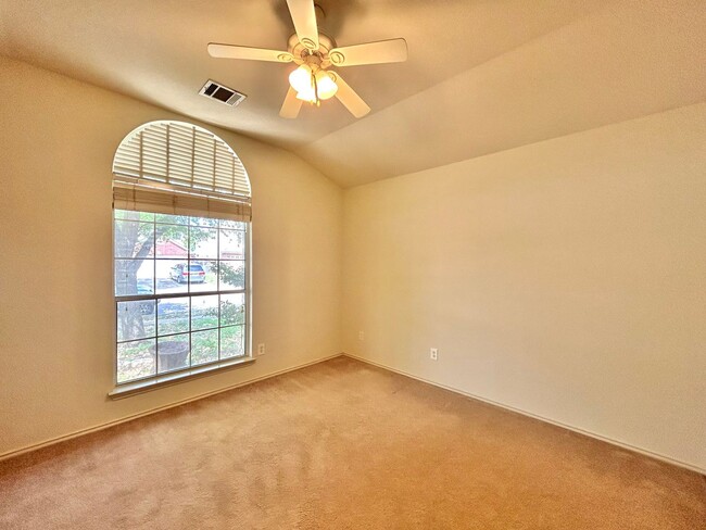 Building Photo - Charming 3/BR 2/BA One-Level Home with Fen...