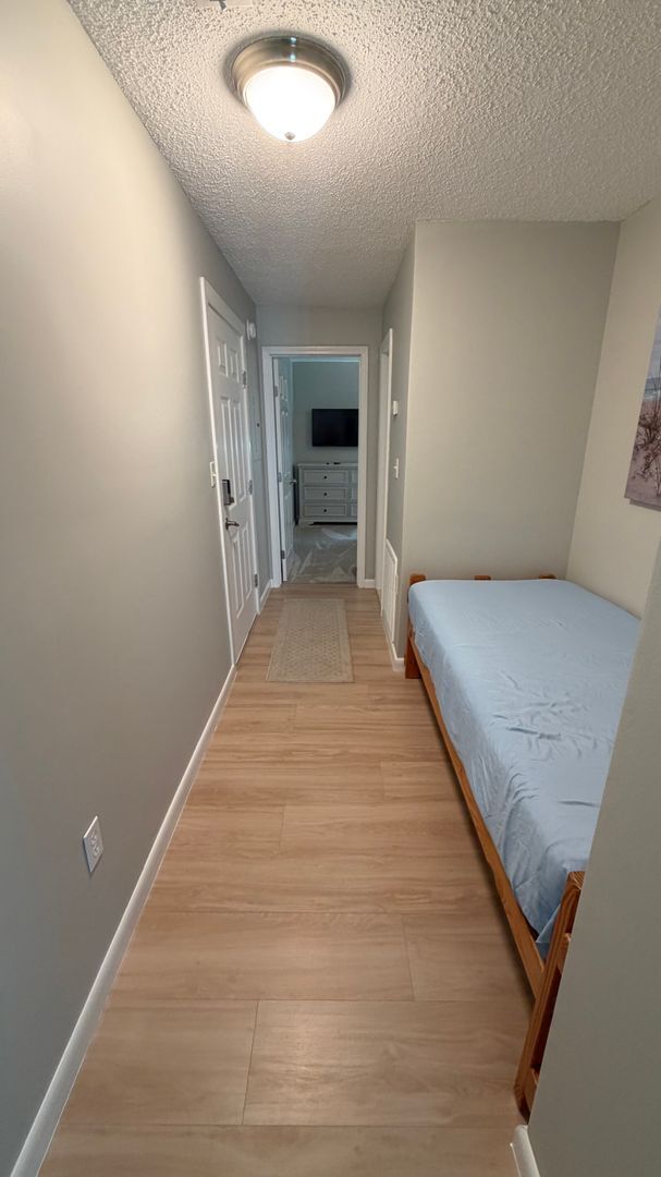 Building Photo - 3600 Thomas Dr