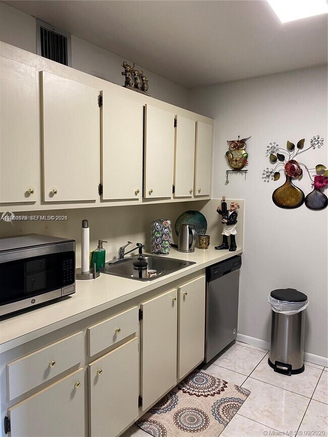 Building Photo - 13255 SW 7th Ct