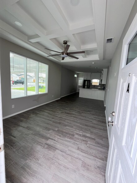 Building Photo - 2309 E Viviana St