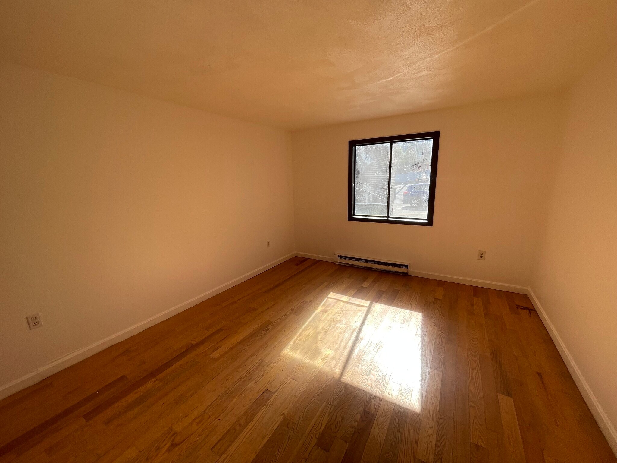 Building Photo - 224 Main St