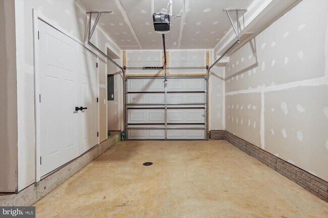 Building Photo - 4328 Ellipse Ter