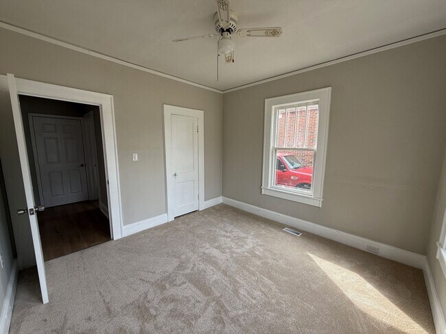 Building Photo - 113 Highland Ave