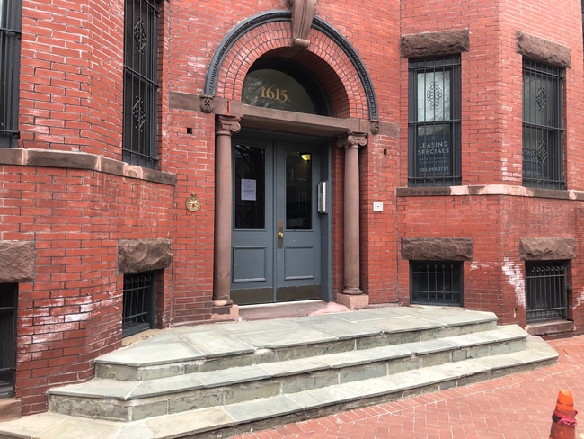 Front - 1615 Swann