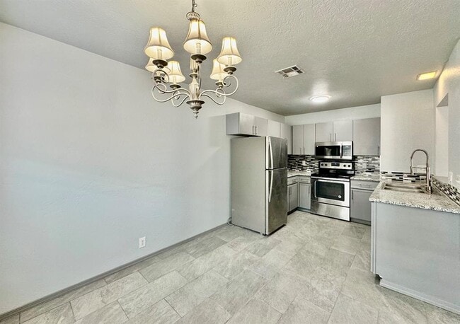 Building Photo - 925 Swan Lake Ct