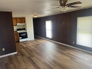 Building Photo - Beautifully Updated 3 bedroom 2 bath home