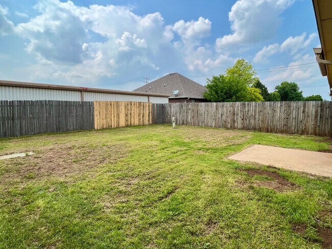 Building Photo - 4 Bed 2 Bath Home in Mustang Schools