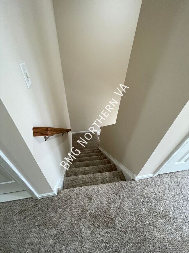 Building Photo - 22525 Maison Carree Square