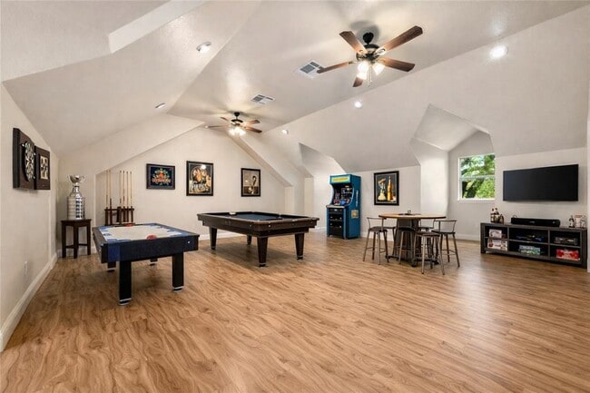 Building Photo - 3701 Del Robles Dr