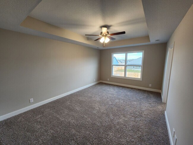 Building Photo - Welcome to Clarksville!