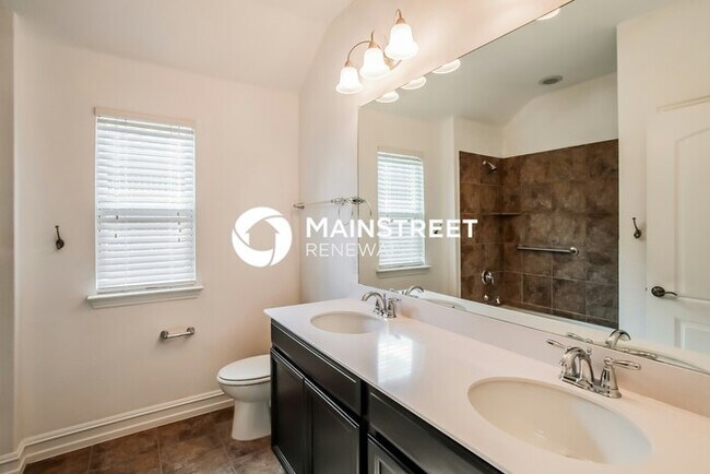 Building Photo - 3 Bedroom Pet-Friendly Home in Denton, TX with Main Street Renewal