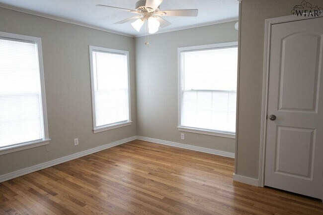 Building Photo - 3303 Sherwood Ln