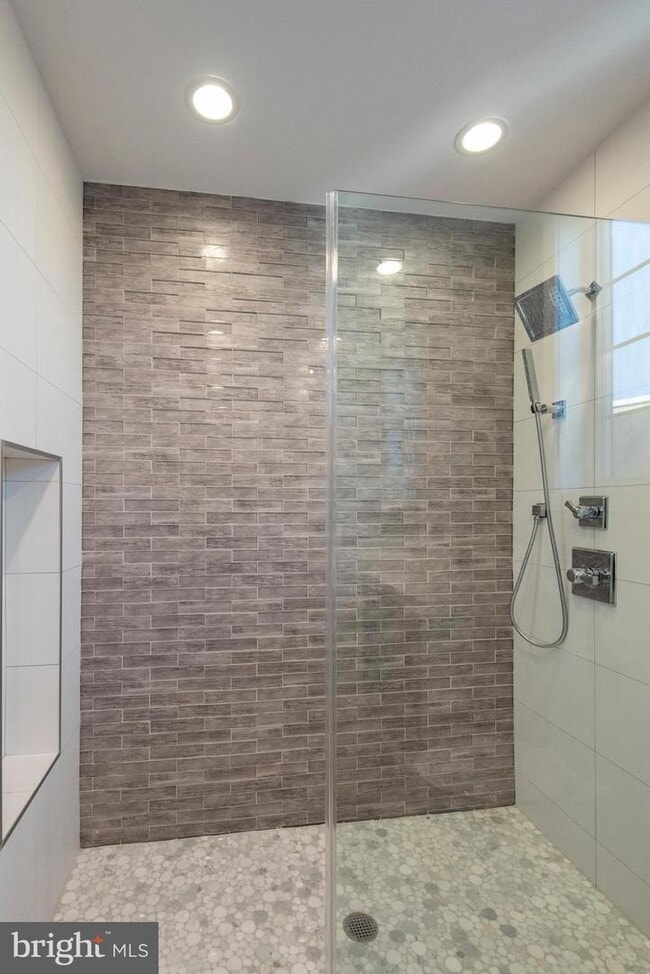 Building Photo - 1340 S 13th St