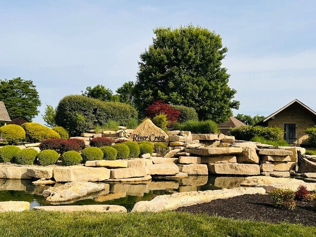 Building Photo - Contemporary Comfort Meets Convenience in Mt. Washington