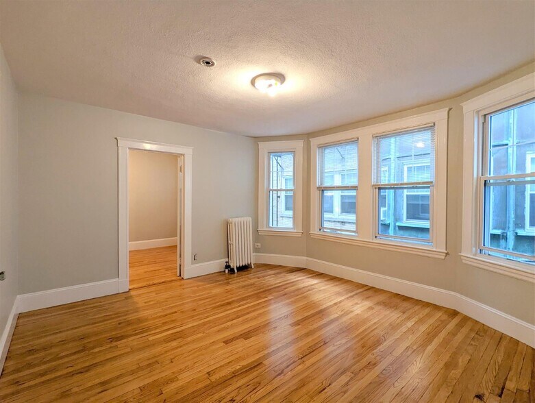 Building Photo - 154 Summer St